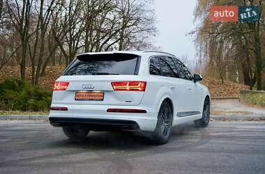 Позашляховик / Кросовер Audi Q7 2015 в 
