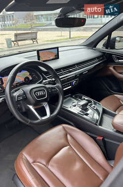 Внедорожник / Кроссовер Audi Q7 2016 в 