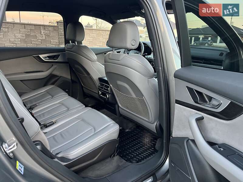 Внедорожник / Кроссовер Audi Q7 2015 в Ровно
