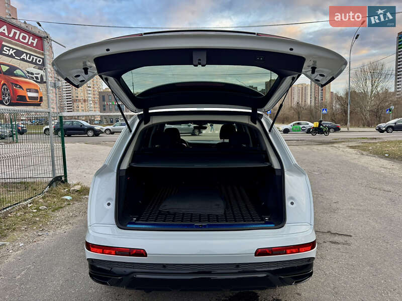 Внедорожник / Кроссовер Audi Q7 2023 в Киеве