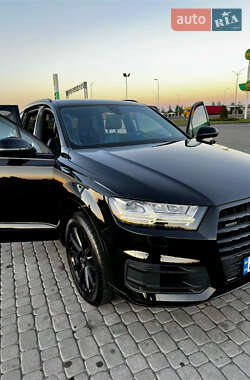 Позашляховик / Кросовер Audi Q7 2017 в 