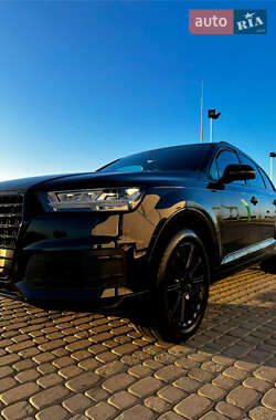 Позашляховик / Кросовер Audi Q7 2017 в 