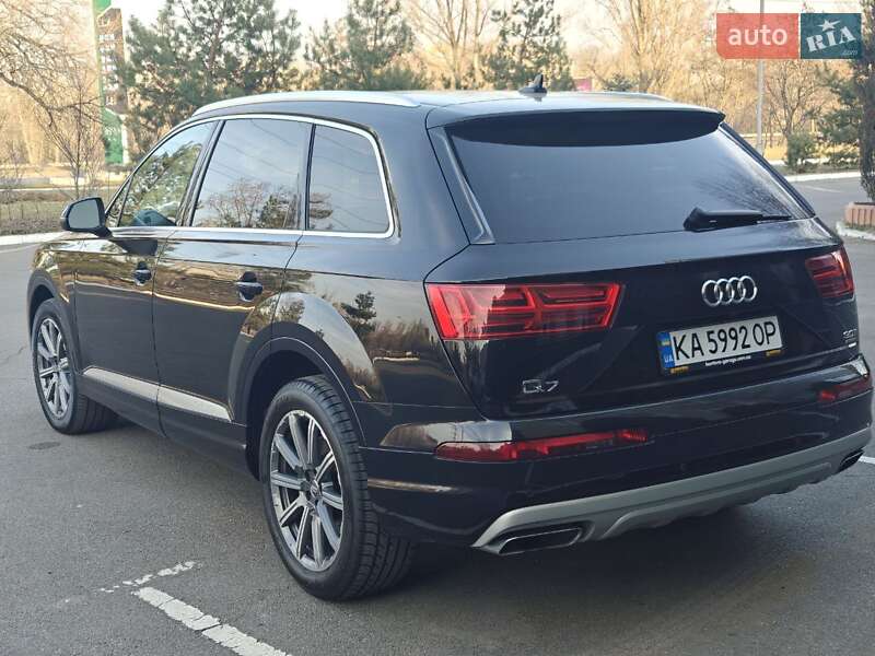 Позашляховик / Кросовер Audi Q7 2017 в Києві