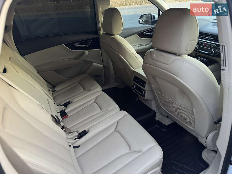 Внедорожник / Кроссовер Audi Q7 2017 в Черновцах