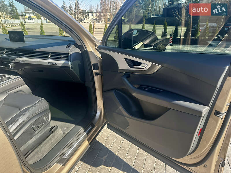 Внедорожник / Кроссовер Audi Q7 2018 в Киеве