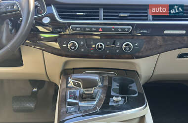 Внедорожник / Кроссовер Audi Q7 2017 в 