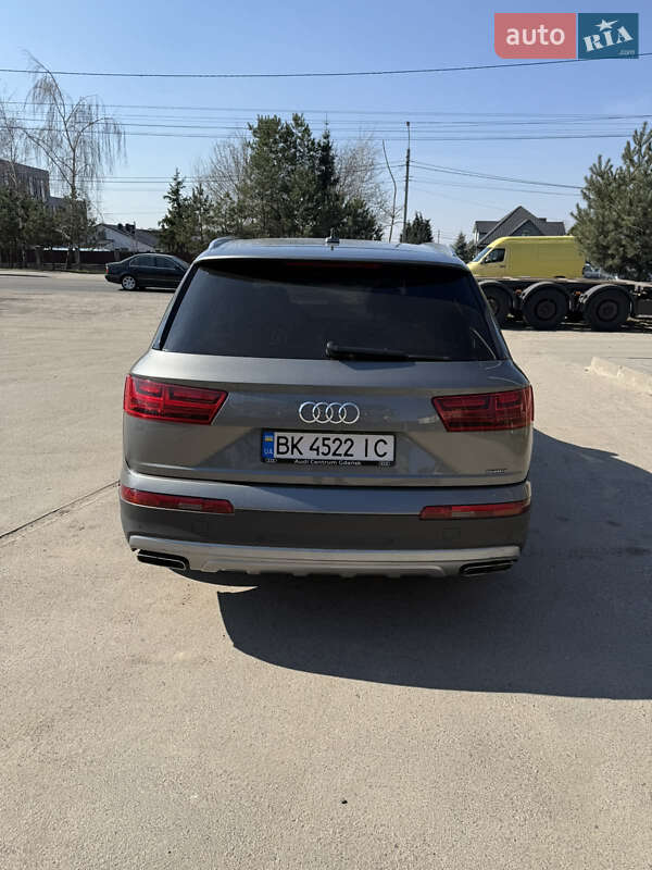 Внедорожник / Кроссовер Audi Q7 2015 в Ровно