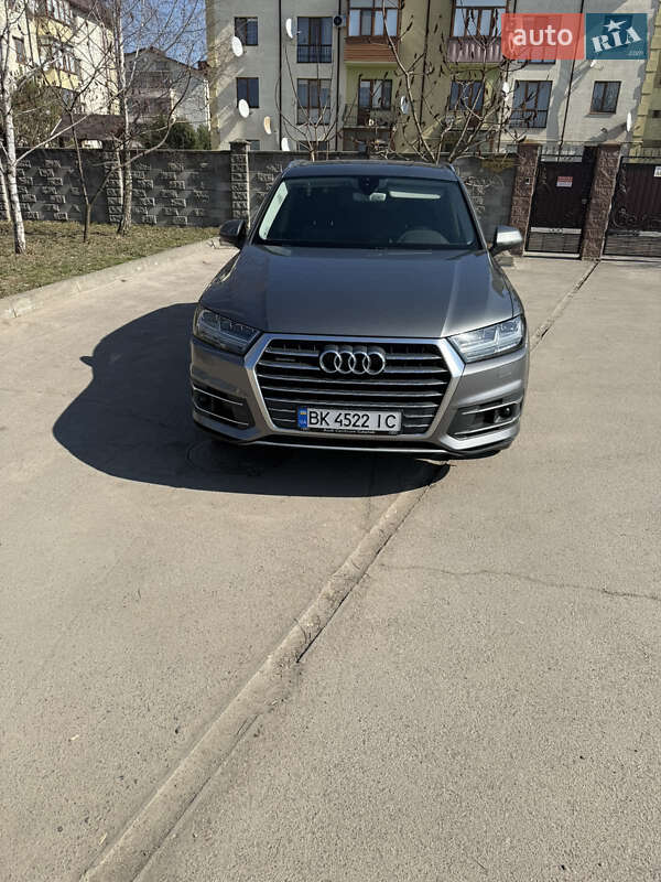 Внедорожник / Кроссовер Audi Q7 2015 в Ровно