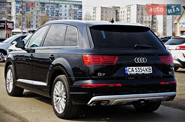 Внедорожник / Кроссовер Audi Q7 2016 в 