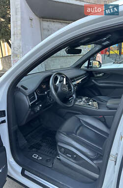 Внедорожник / Кроссовер Audi Q7 2018 в 