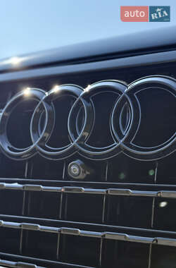 Внедорожник / Кроссовер Audi Q7 2016 в 