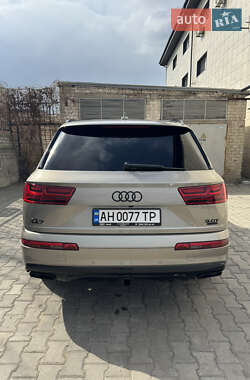 Внедорожник / Кроссовер Audi Q7 2016 в 