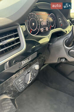 Внедорожник / Кроссовер Audi Q7 2016 в 