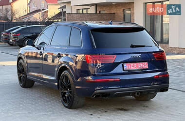Позашляховик / Кросовер Audi Q7 2019 в 