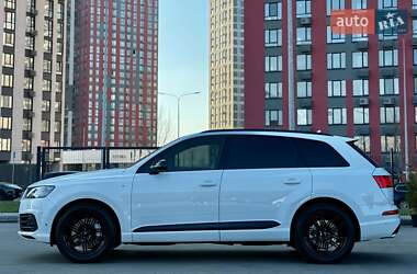 Внедорожник / Кроссовер Audi Q7 2015 в 