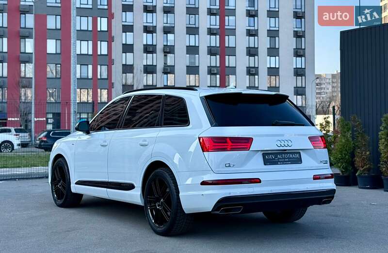 Позашляховик / Кросовер Audi Q7 2015 в Києві