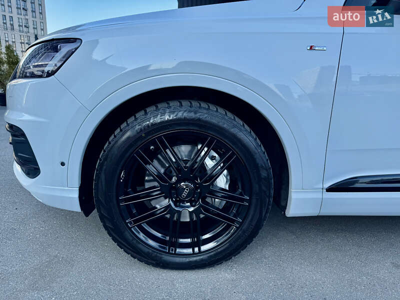 Позашляховик / Кросовер Audi Q7 2015 в Києві