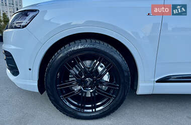 Внедорожник / Кроссовер Audi Q7 2015 в 