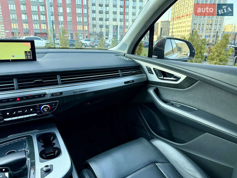Позашляховик / Кросовер Audi Q7 2015 в Києві