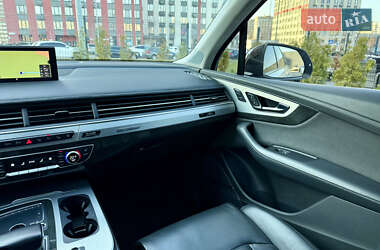 Внедорожник / Кроссовер Audi Q7 2015 в 