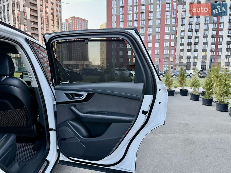 Позашляховик / Кросовер Audi Q7 2015 в Києві