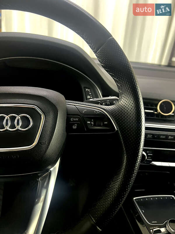 Внедорожник / Кроссовер Audi Q7 2015 в Черновцах