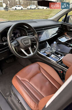 Внедорожник / Кроссовер Audi Q7 2021 в 