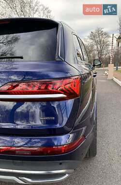 Внедорожник / Кроссовер Audi Q7 2021 в 