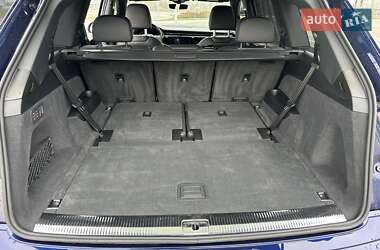 Позашляховик / Кросовер Audi Q7 2023 в 