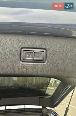 Позашляховик / Кросовер Audi Q7 2023 в 