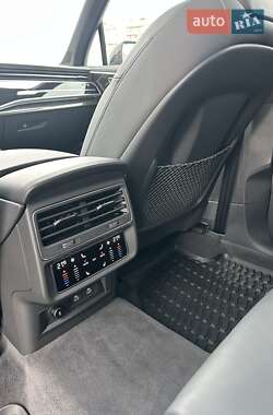 Позашляховик / Кросовер Audi Q7 2023 в 