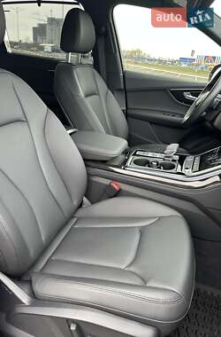 Позашляховик / Кросовер Audi Q7 2023 в 