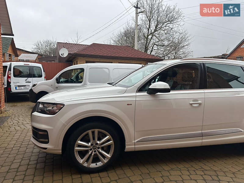 Внедорожник / Кроссовер Audi Q7 2015 в Хмельницком