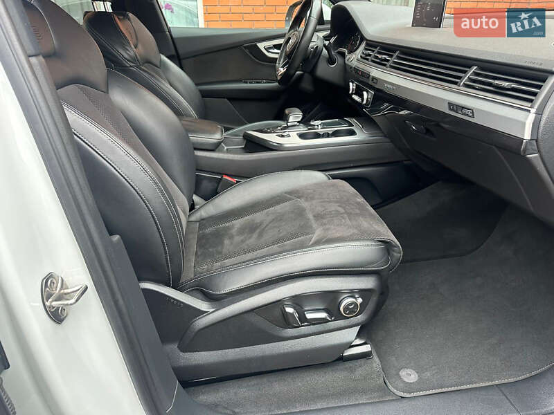 Внедорожник / Кроссовер Audi Q7 2015 в Хмельницком