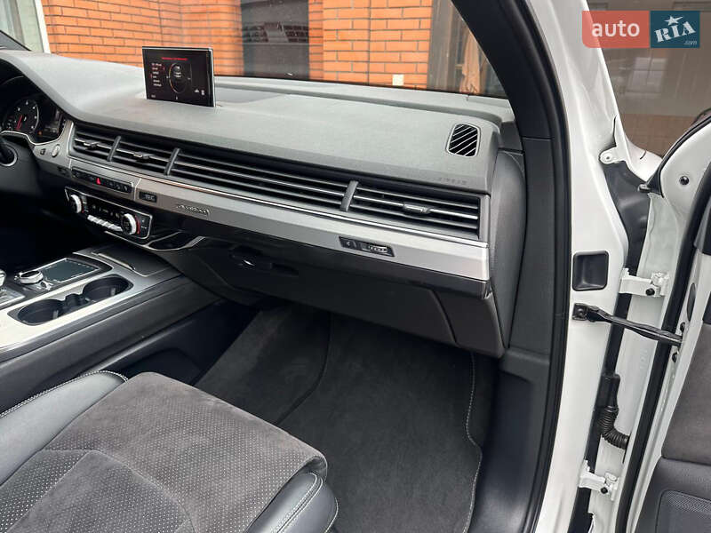 Внедорожник / Кроссовер Audi Q7 2015 в Хмельницком
