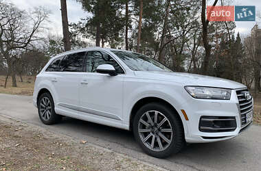 Внедорожник / Кроссовер Audi Q7 2018 в 