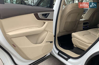 Внедорожник / Кроссовер Audi Q7 2018 в 