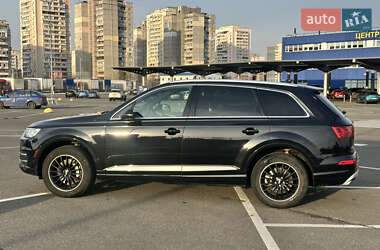 Внедорожник / Кроссовер Audi Q7 2017 в 