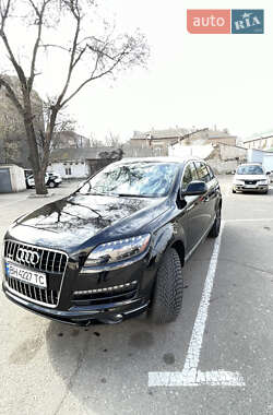 Внедорожник / Кроссовер Audi Q7 2015 в 
