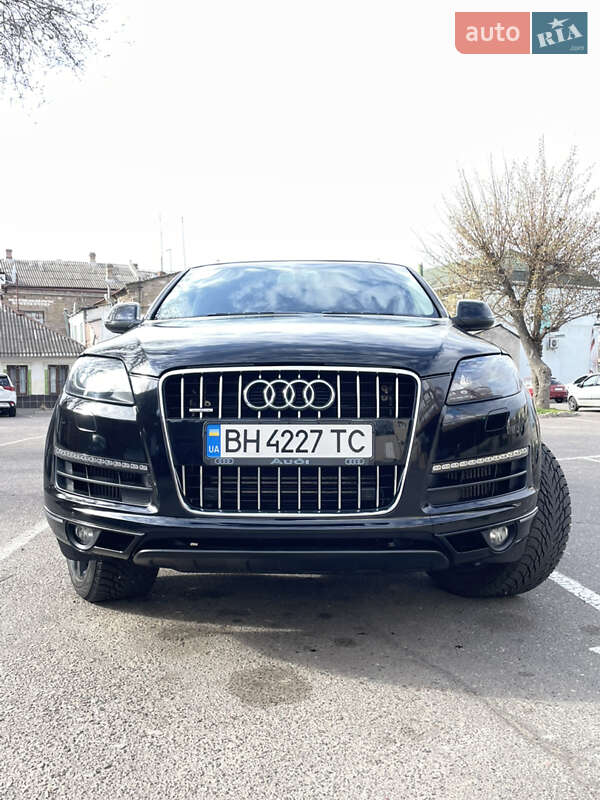 Внедорожник / Кроссовер Audi Q7 2015 в 