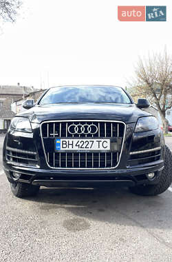 Внедорожник / Кроссовер Audi Q7 2015 в 