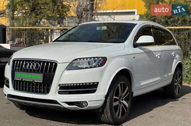 Позашляховик / Кросовер Audi Q7 2013 в 