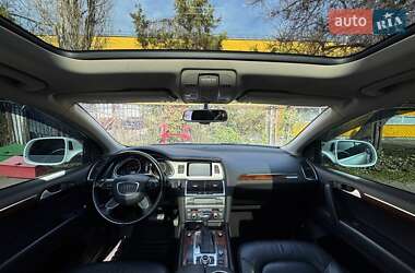 Позашляховик / Кросовер Audi Q7 2013 в 