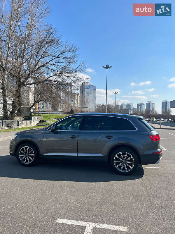 Внедорожник / Кроссовер Audi Q7 2017 в Киеве