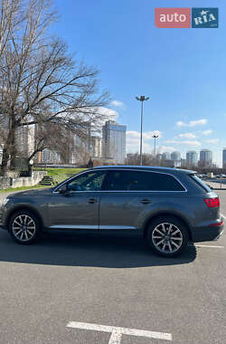 Позашляховик / Кросовер Audi Q7 2017 в 