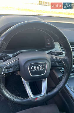 Позашляховик / Кросовер Audi Q7 2017 в 