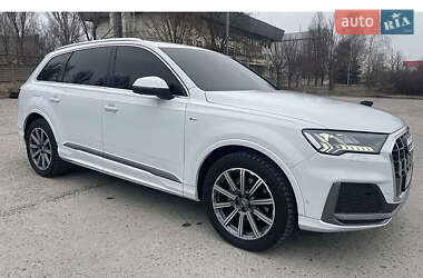 Внедорожник / Кроссовер Audi Q7 2020 в 