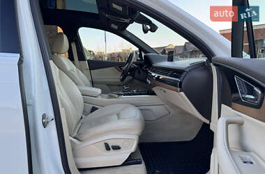 Внедорожник / Кроссовер Audi Q7 2016 в 