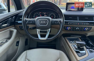 Внедорожник / Кроссовер Audi Q7 2016 в 