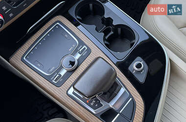 Внедорожник / Кроссовер Audi Q7 2016 в 